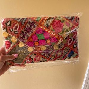 *NEW* Clutch & Crossbody Bag with 2 pockets included inside!